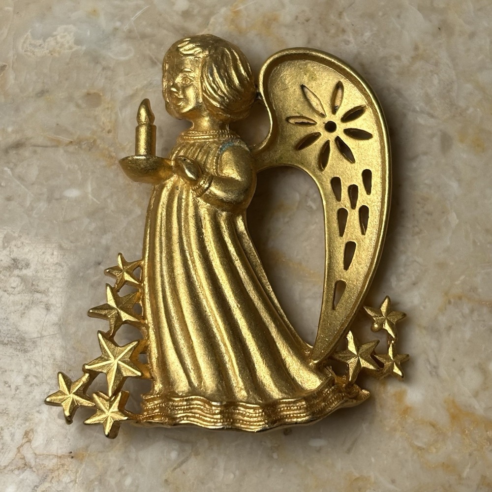 Signed Gold Crown Vintage 1990s Matte Gold Angel Christmas Pin/Brooch‎